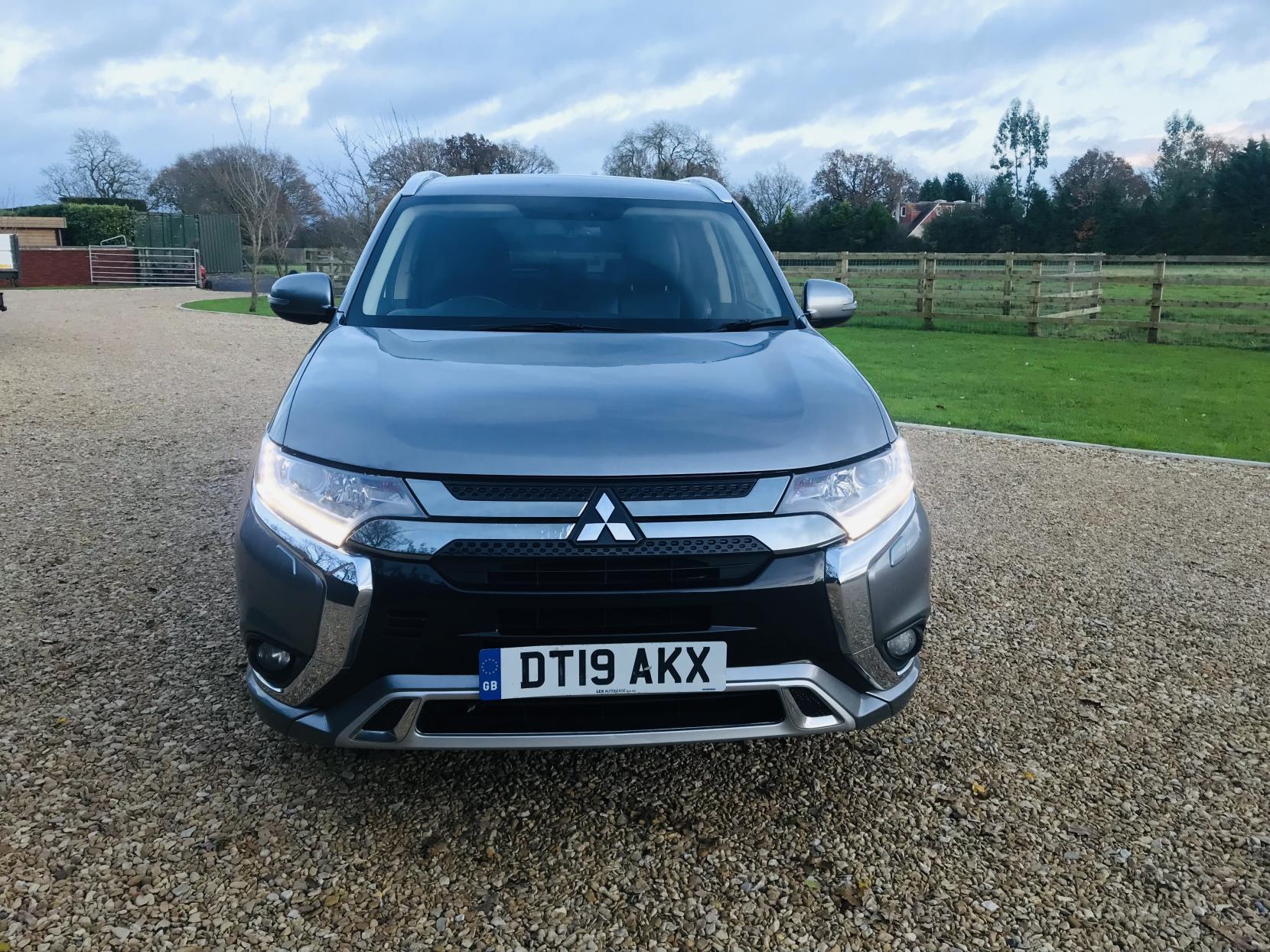 Mitsubishi Outlander 2.4h TwinMotor 13.8kWh Juro SUV 5dr Petrol Plug-in Hybrid CVT 4WD Euro 6 (s/s) (209 ps)