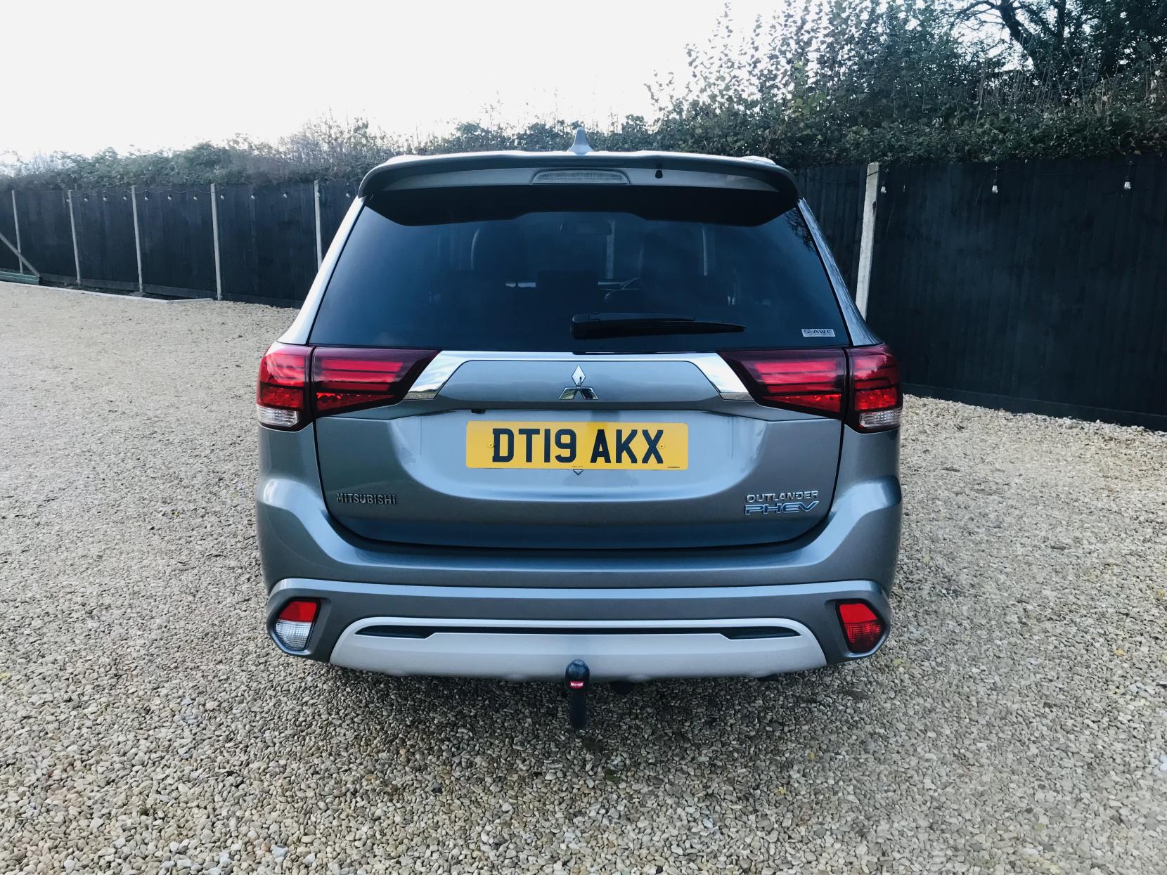 Mitsubishi Outlander 2.4h TwinMotor 13.8kWh Juro SUV 5dr Petrol Plug-in Hybrid CVT 4WD Euro 6 (s/s) (209 ps)