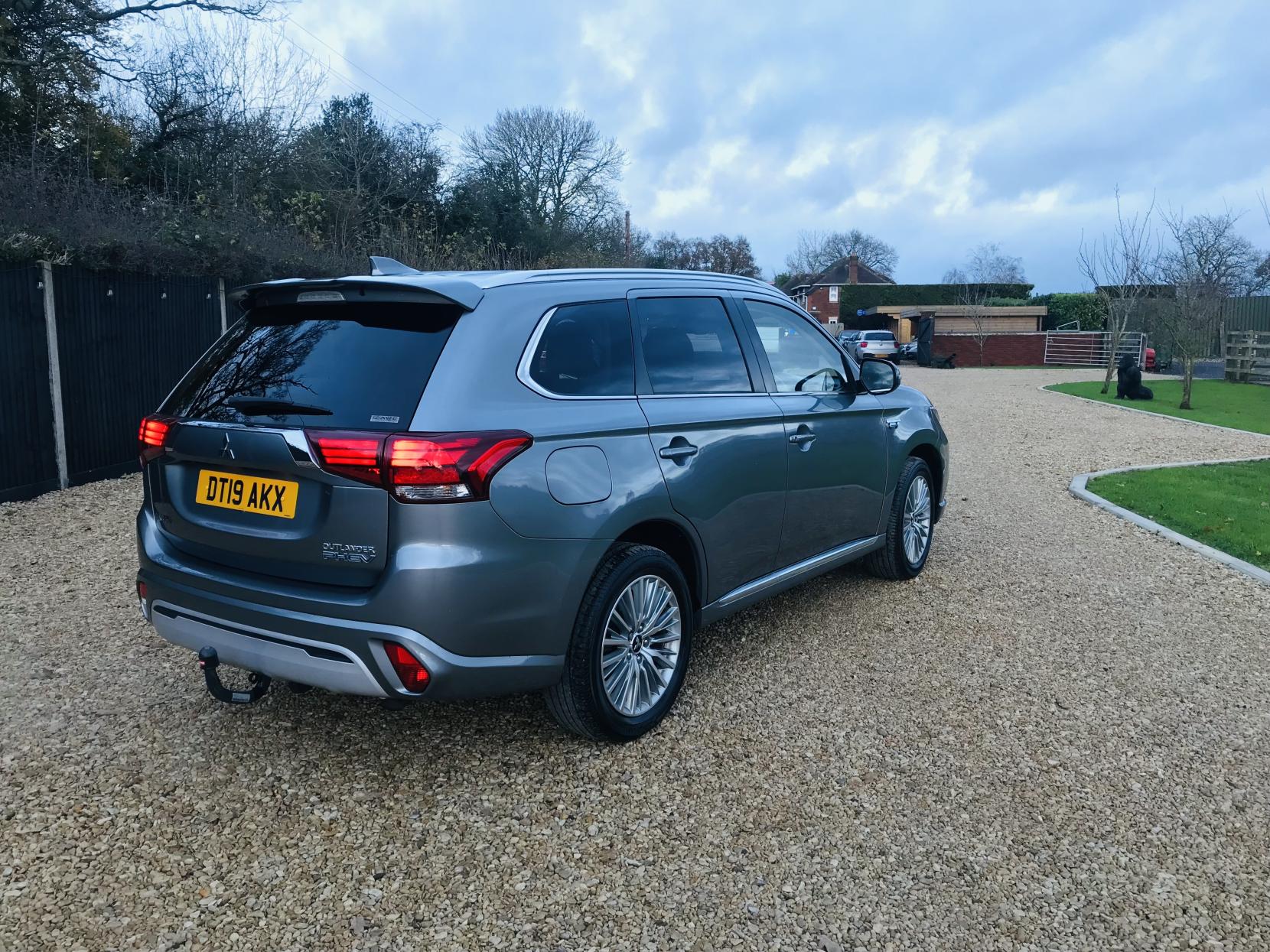 Mitsubishi Outlander 2.4h TwinMotor 13.8kWh Juro SUV 5dr Petrol Plug-in Hybrid CVT 4WD Euro 6 (s/s) (209 ps)