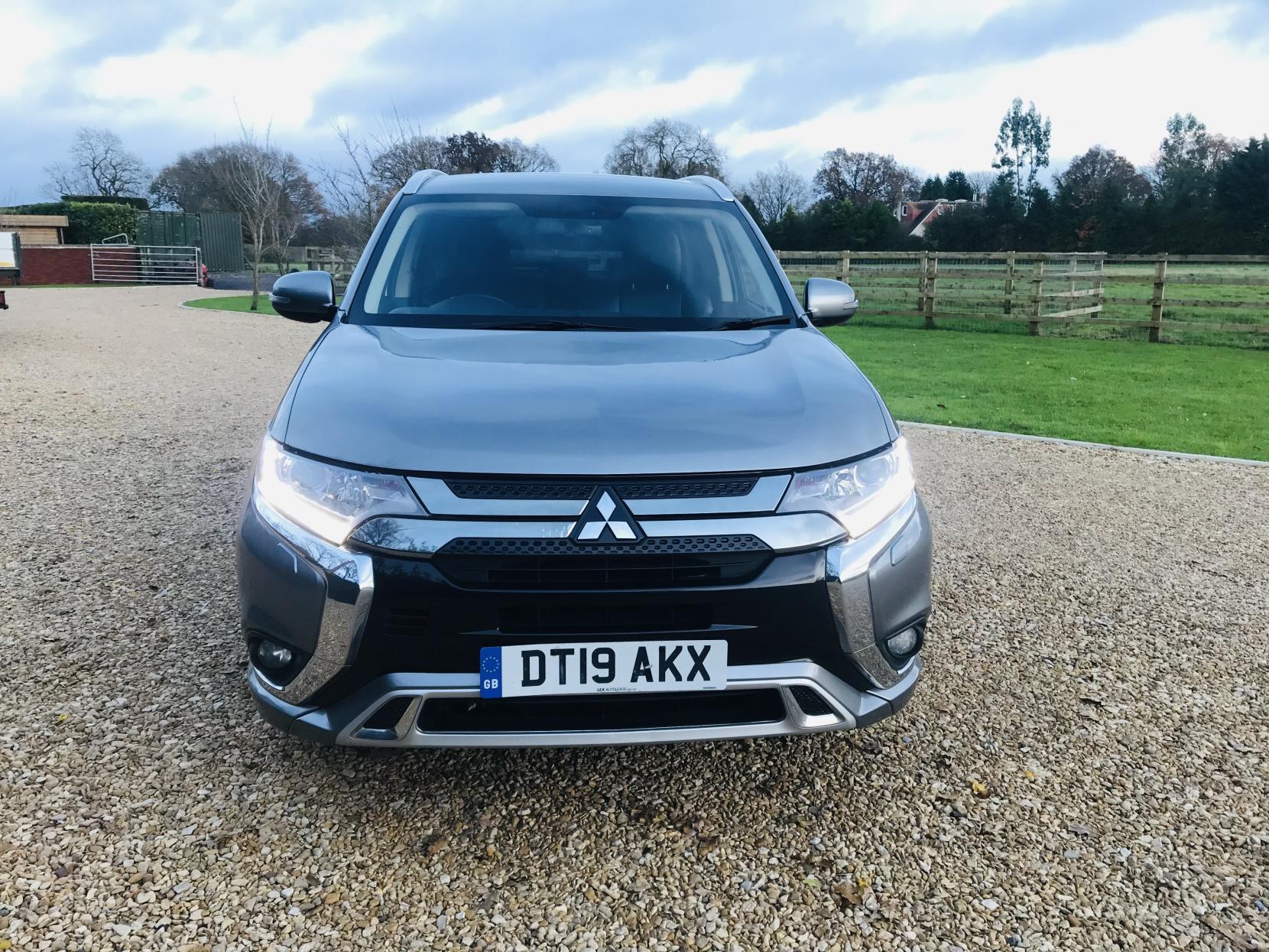 Mitsubishi Outlander 2.4h TwinMotor 13.8kWh Juro SUV 5dr Petrol Plug-in Hybrid CVT 4WD Euro 6 (s/s) (209 ps)