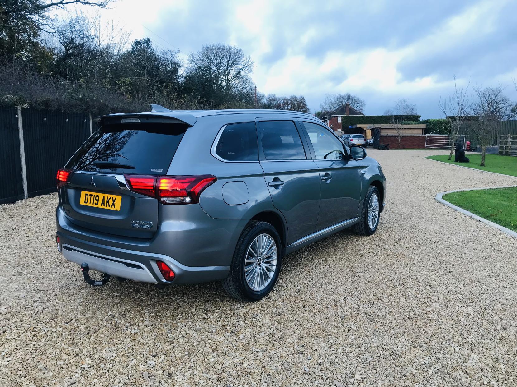 Mitsubishi Outlander 2.4h TwinMotor 13.8kWh Juro SUV 5dr Petrol Plug-in Hybrid CVT 4WD Euro 6 (s/s) (209 ps)