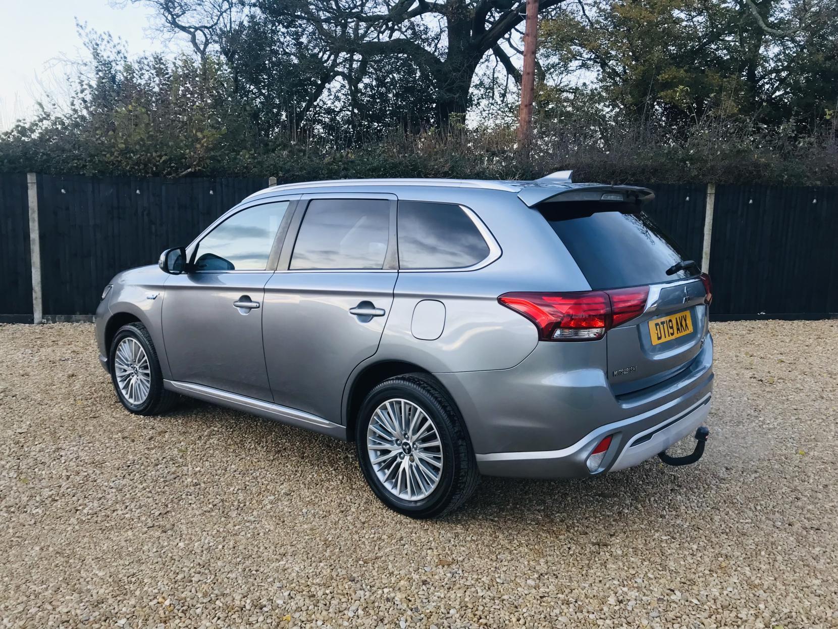 Mitsubishi Outlander 2.4h TwinMotor 13.8kWh Juro SUV 5dr Petrol Plug-in Hybrid CVT 4WD Euro 6 (s/s) (209 ps)