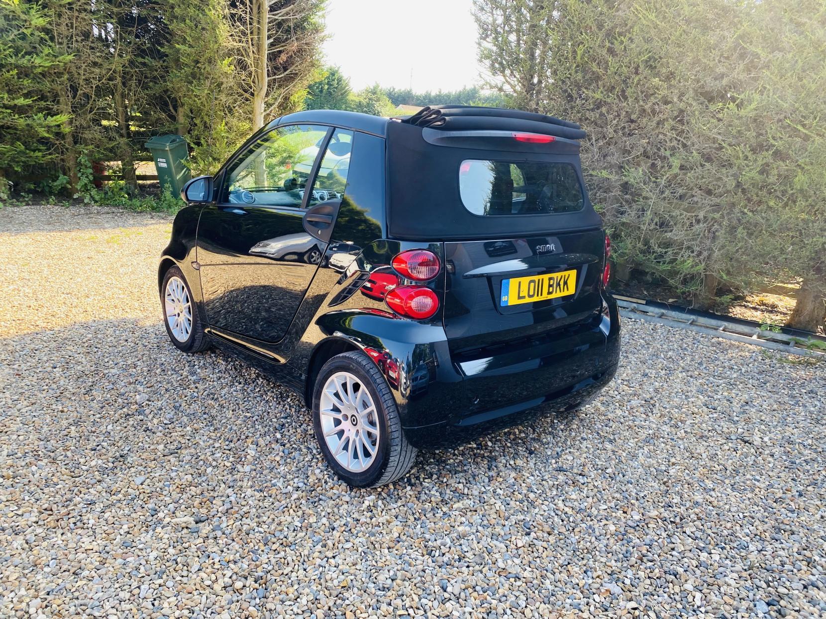 Smart fortwo 1.0 MHD Passion Cabriolet 2dr Petrol SoftTouch Euro 5 (s/s) (71 bhp)