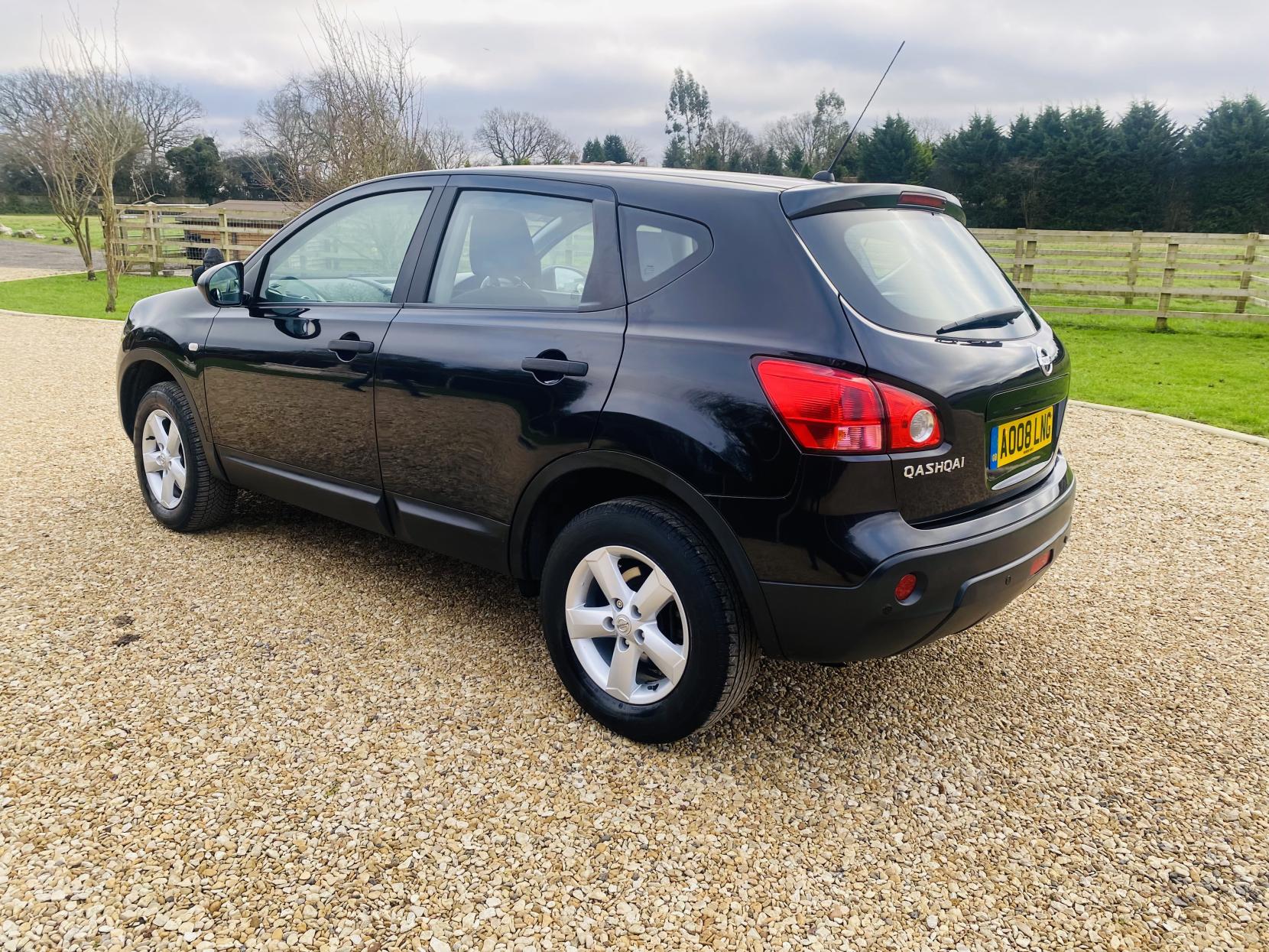 Nissan Qashqai 2.0 Visia Hatchback 5dr Petrol CVT 2WD (192 g/km, 139 bhp)