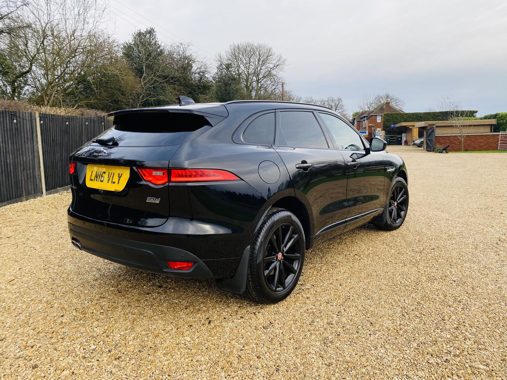 Jaguar F-PACE 2.0 D180 R-Sport SUV 5dr Diesel Auto AWD Euro 6 (s/s) (180 ps)