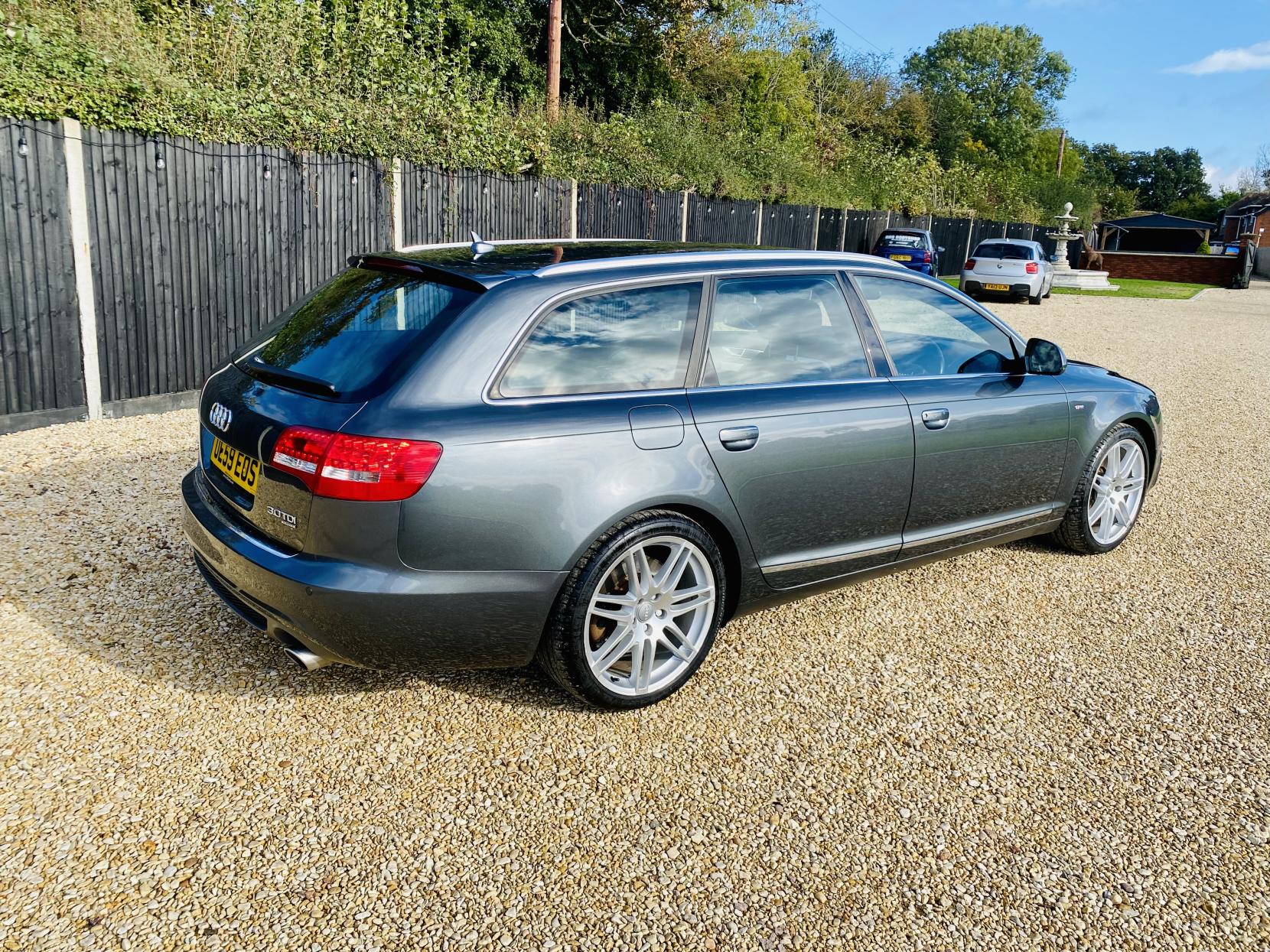 Audi A6 Avant 3.0 TDI V6 Le Mans Estate 5dr Diesel Tiptronic quattro Euro 5 (240 ps)