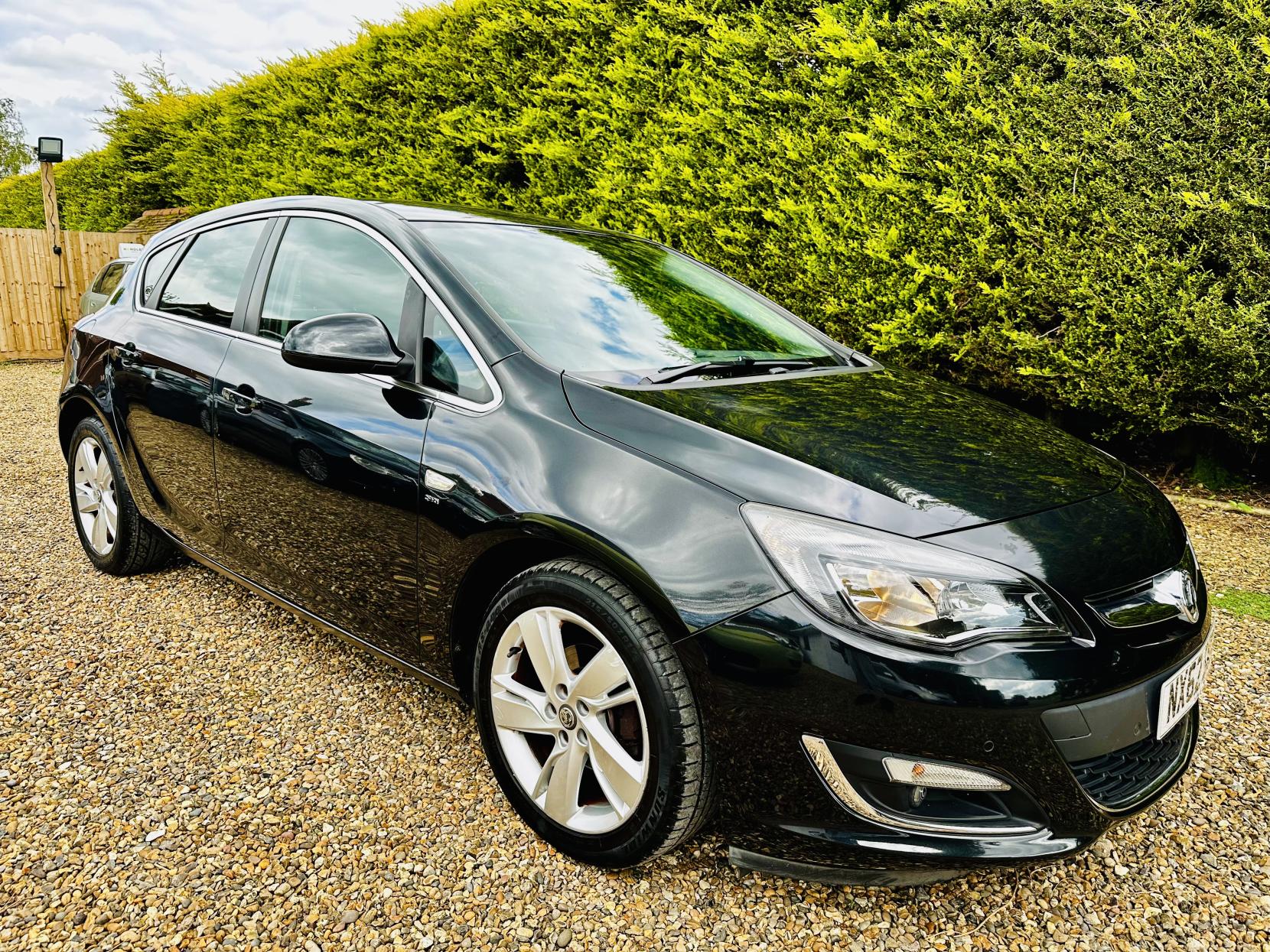 Vauxhall Astra 1.6 16v SRi Hatchback 5dr Petrol Auto Euro 5 (115 ps)