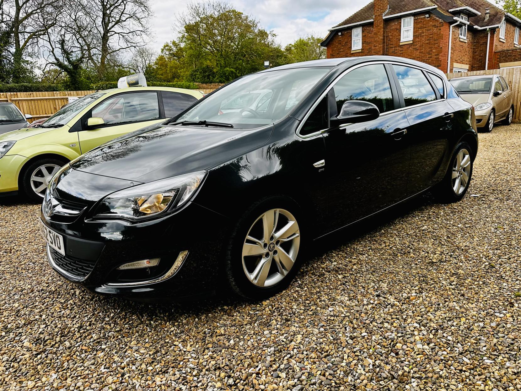 Vauxhall Astra 1.6 16v SRi Hatchback 5dr Petrol Auto Euro 5 (115 ps)