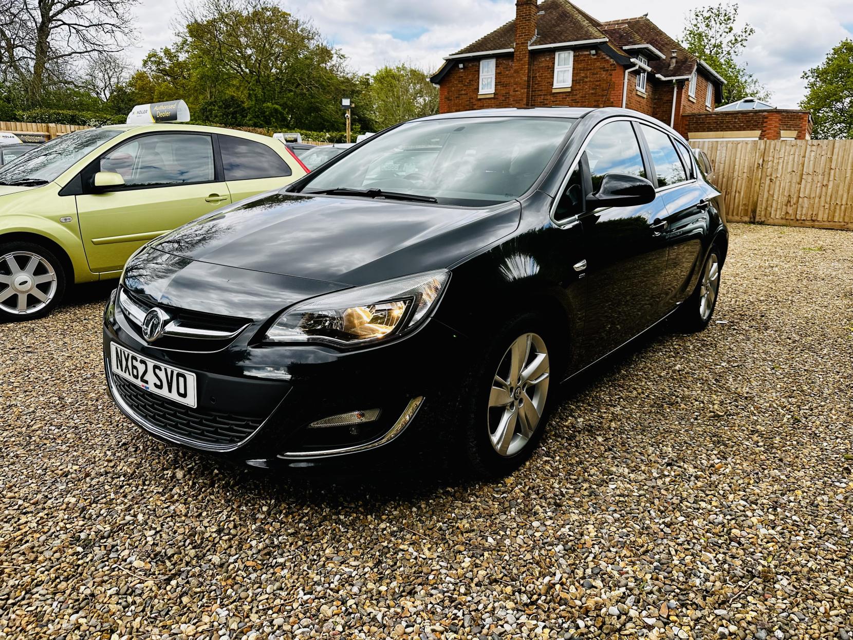 Vauxhall Astra 1.6 16v SRi Hatchback 5dr Petrol Auto Euro 5 (115 ps)