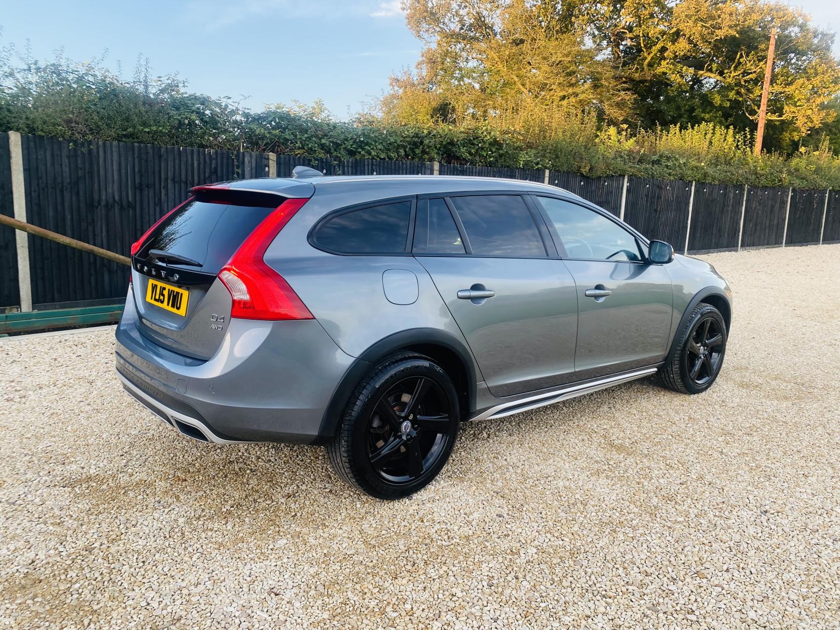 Volvo V60 Cross Country 2.4 D4 Lux Nav Estate 5dr Diesel Auto AWD Euro 6 (s/s) (190 ps)