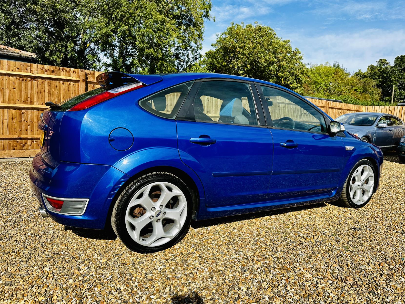 Ford Focus 2.5 SIV ST-2 Hatchback 5dr Petrol Manual (224 g/km, 221 bhp)