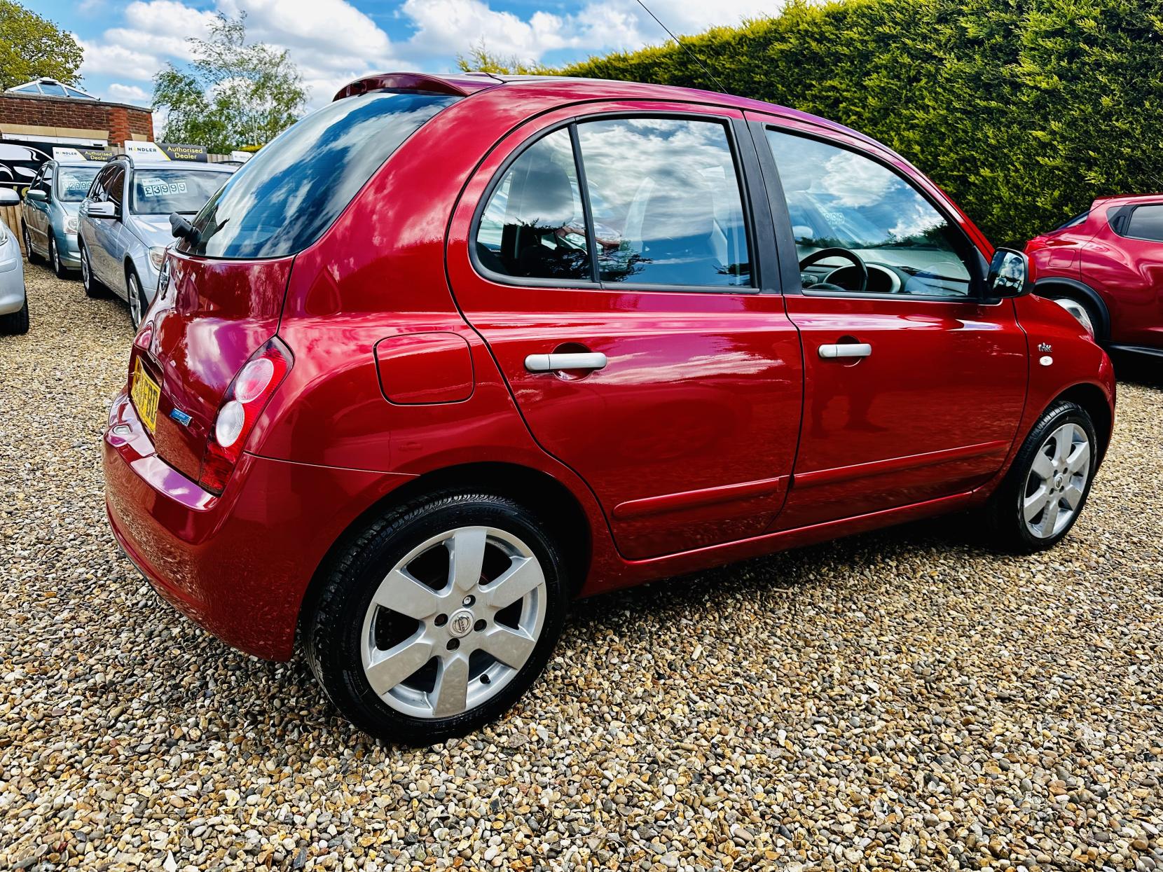 Nissan Micra 1.2 16v n-tec Hatchback 5dr Petrol Manual (139 g/km, 79 bhp)