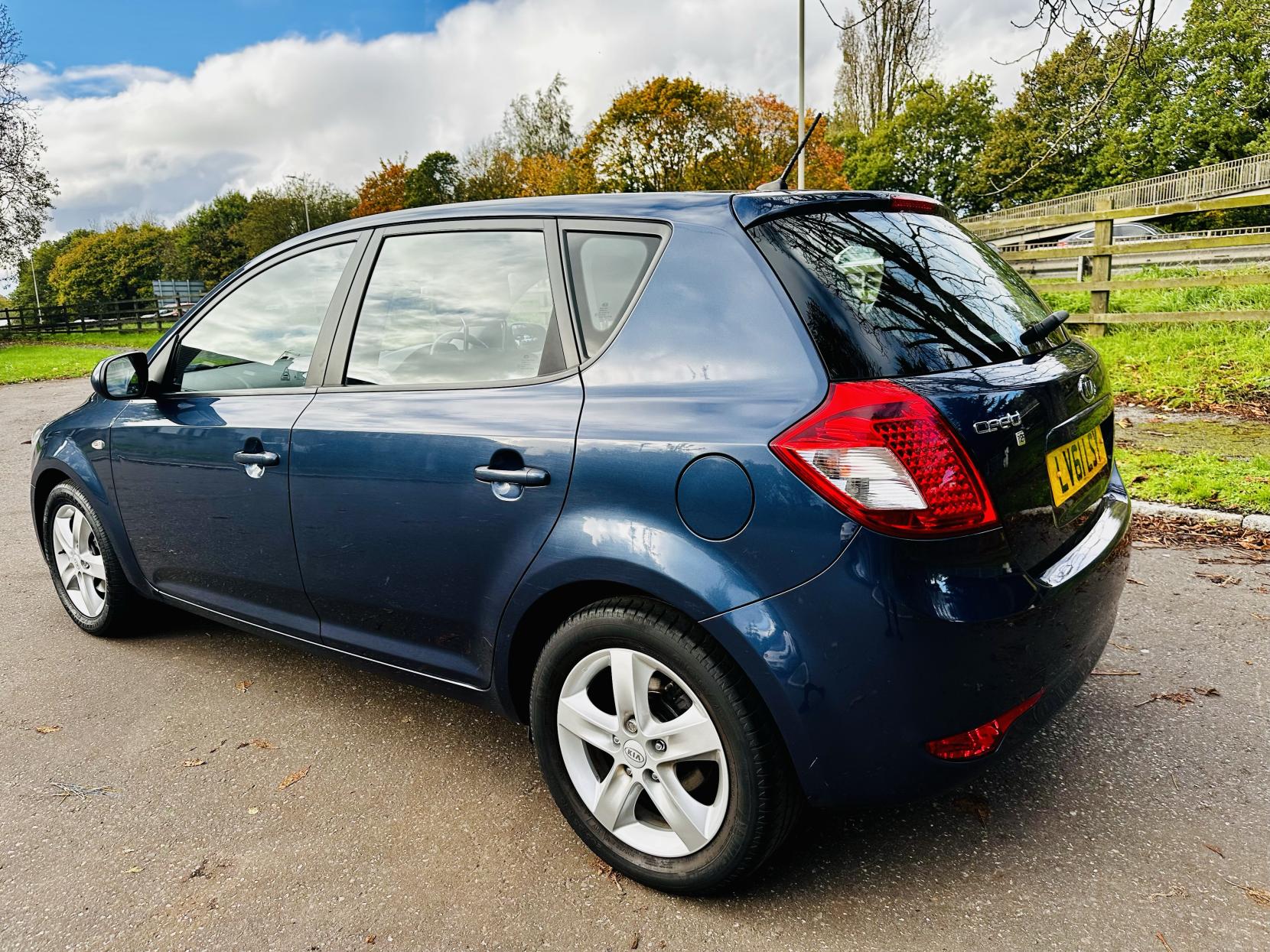 Kia Ceed 1.6 2 Hatchback 5dr Petrol Auto Euro 5 (124 bhp)