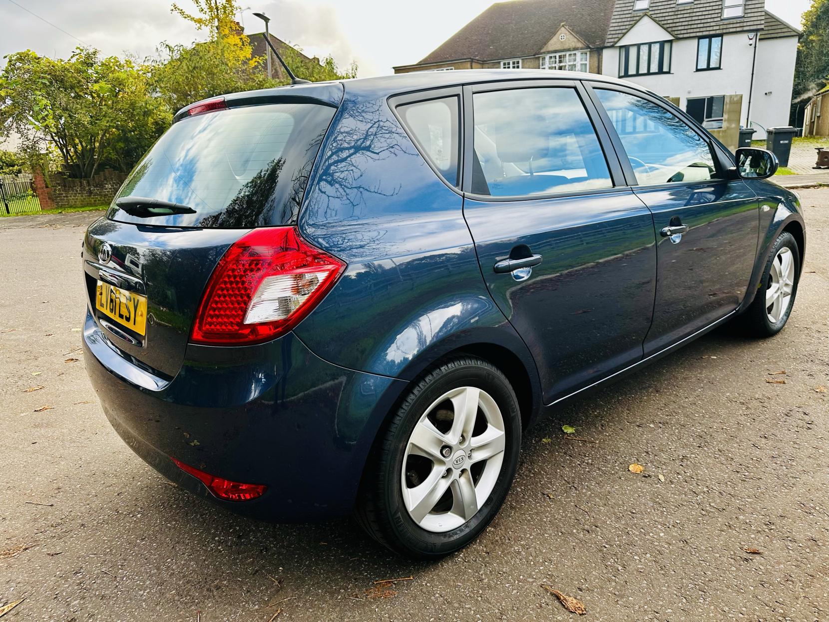 Kia Ceed 1.6 2 Hatchback 5dr Petrol Auto Euro 5 (124 bhp)