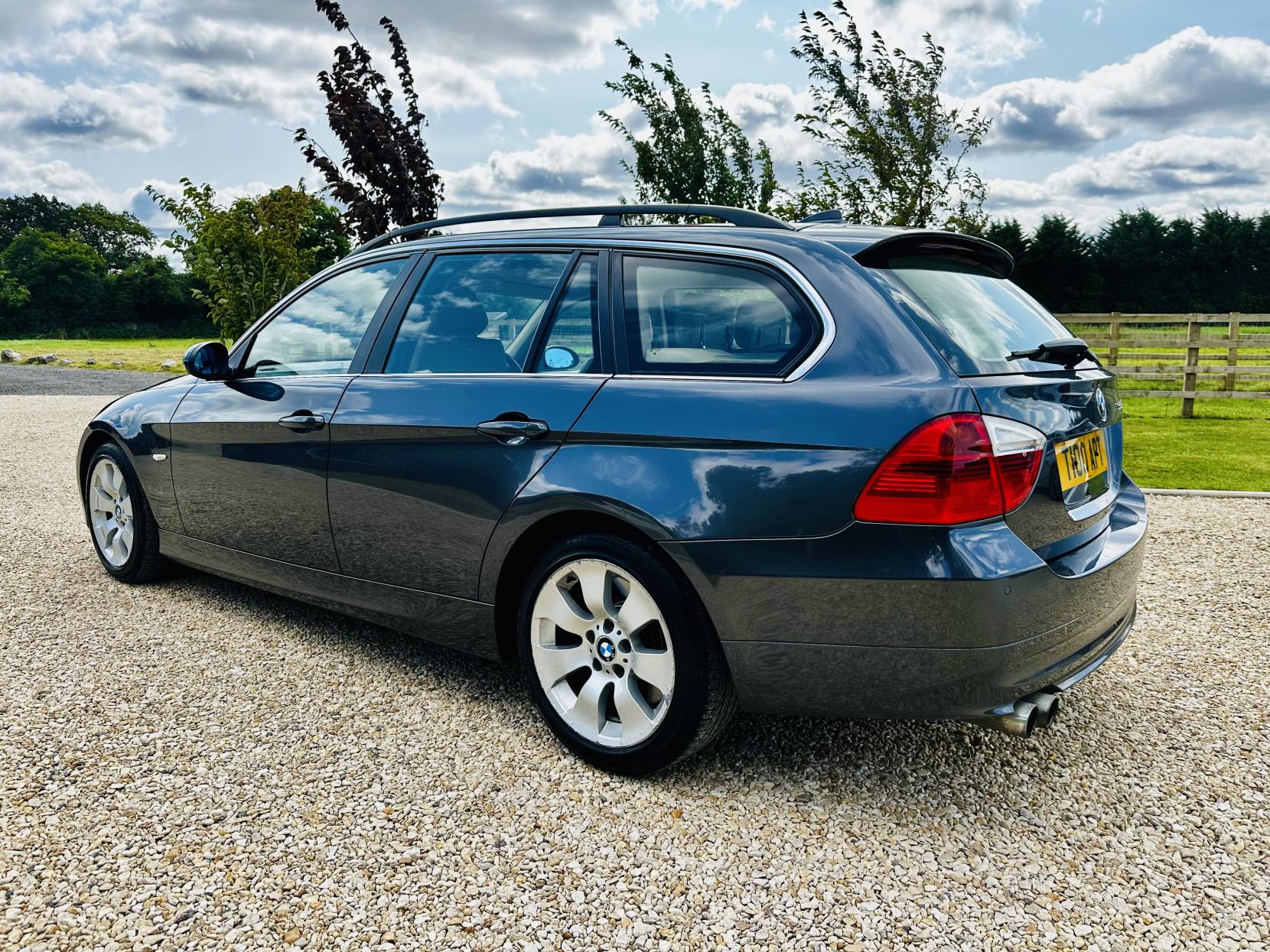 BMW 3 Series 3.0 330i SE Touring 5dr Petrol Auto Euro 4 (258 ps)