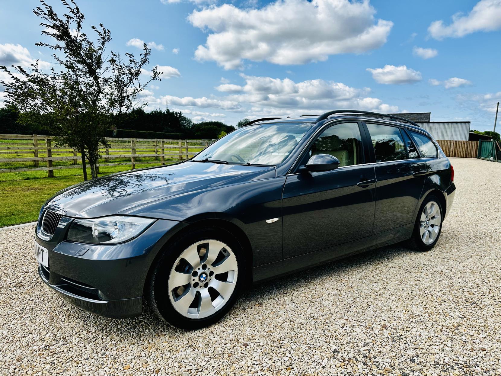 BMW 3 Series 3.0 330i SE Touring 5dr Petrol Auto Euro 4 (258 ps)