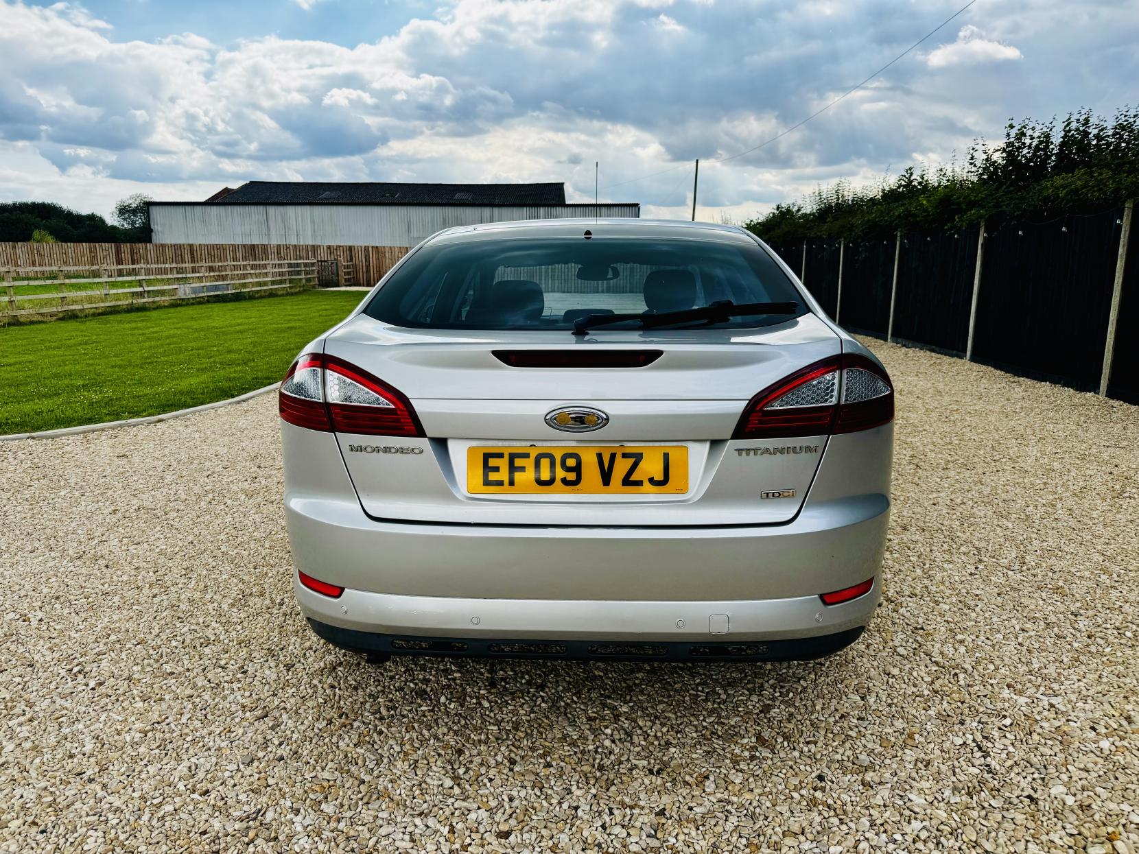 Ford Mondeo 2.0 TDCi Titanium Hatchback 5dr Diesel Manual (154 g/km, 138 bhp)