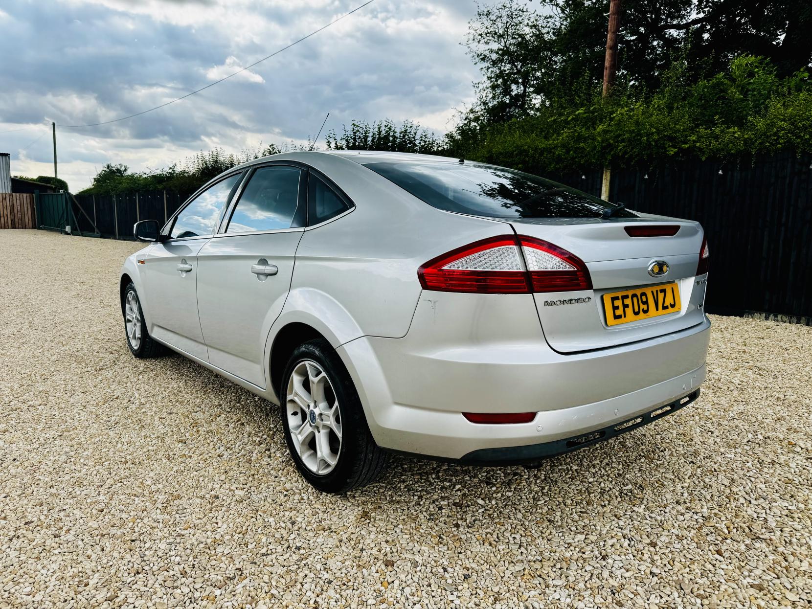 Ford Mondeo 2.0 TDCi Titanium Hatchback 5dr Diesel Manual (154 g/km, 138 bhp)