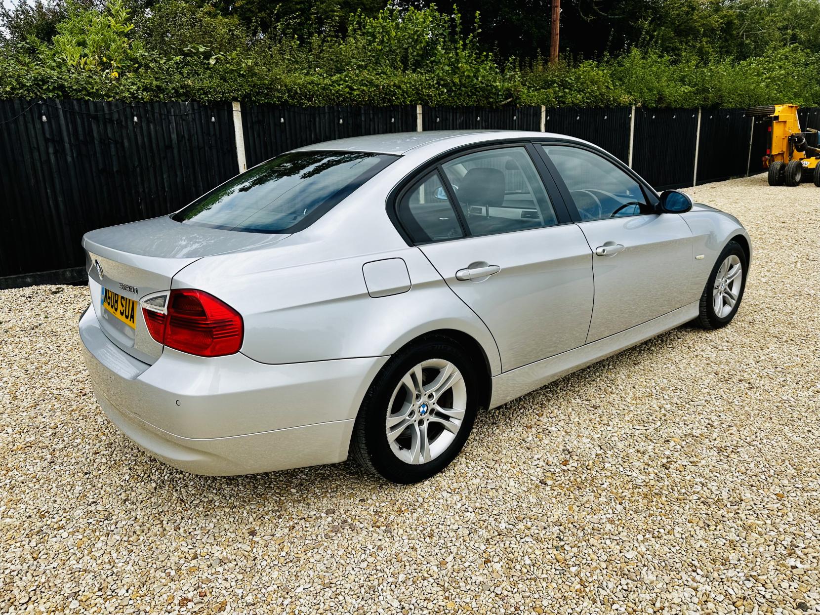 BMW 3 Series 2.0 320i SE Saloon 4dr Petrol Auto Euro 4 (170 ps)