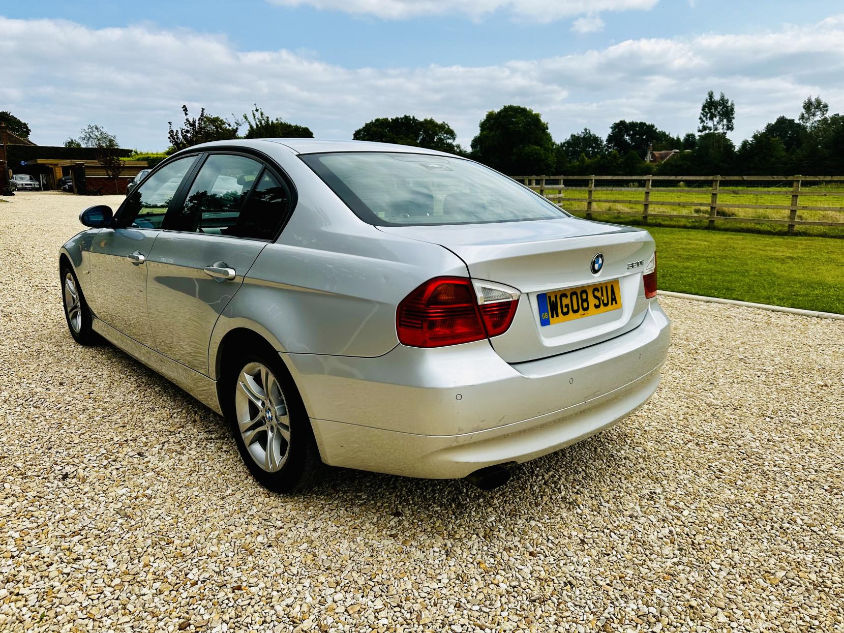 BMW 3 Series 2.0 320i SE Saloon 4dr Petrol Auto Euro 4 (170 ps)