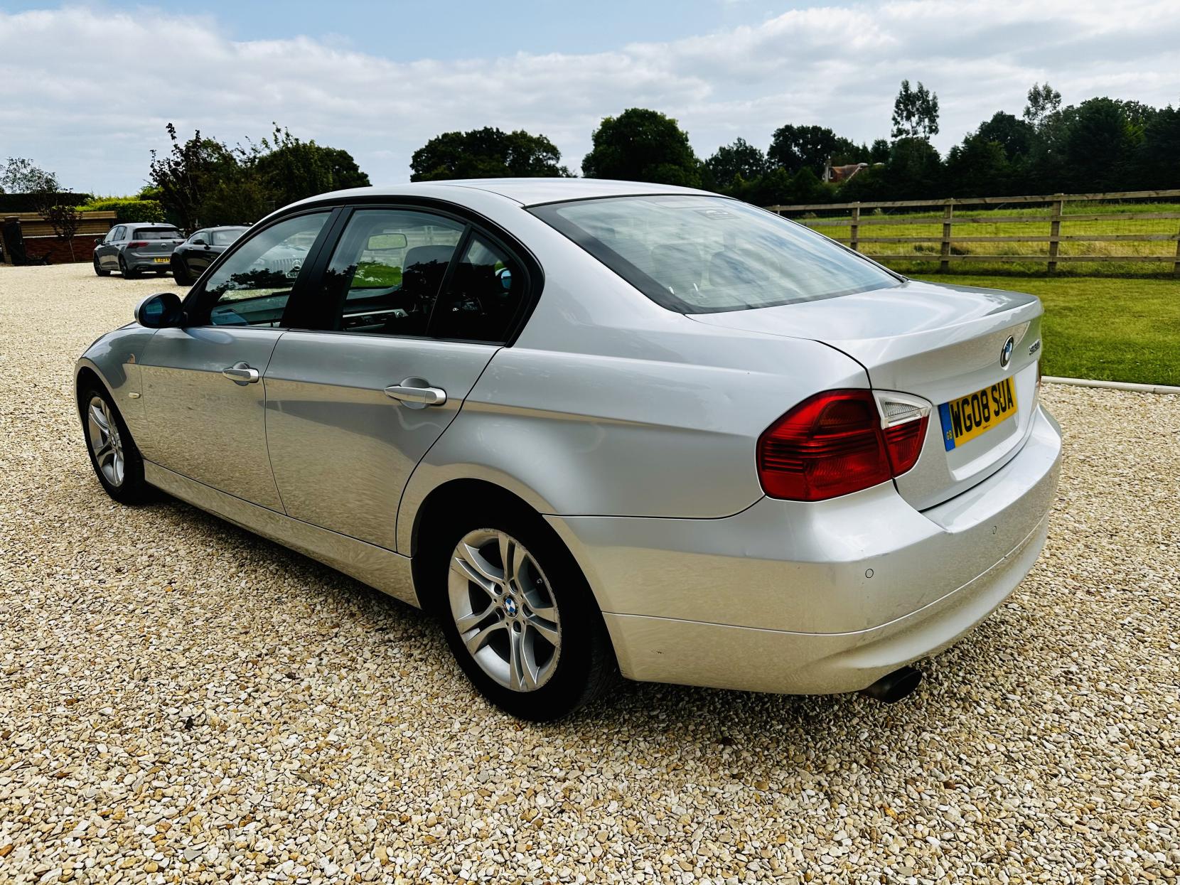 BMW 3 Series 2.0 320i SE Saloon 4dr Petrol Auto Euro 4 (170 ps)