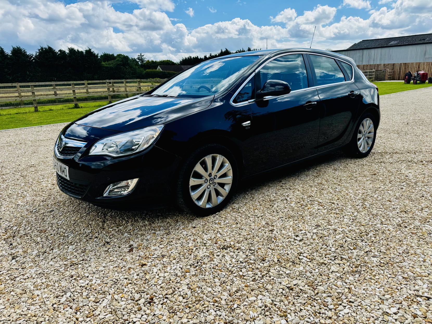 Vauxhall Astra 1.6 16v Elite Hatchback 5dr Petrol Auto Euro 5 (115 ps)