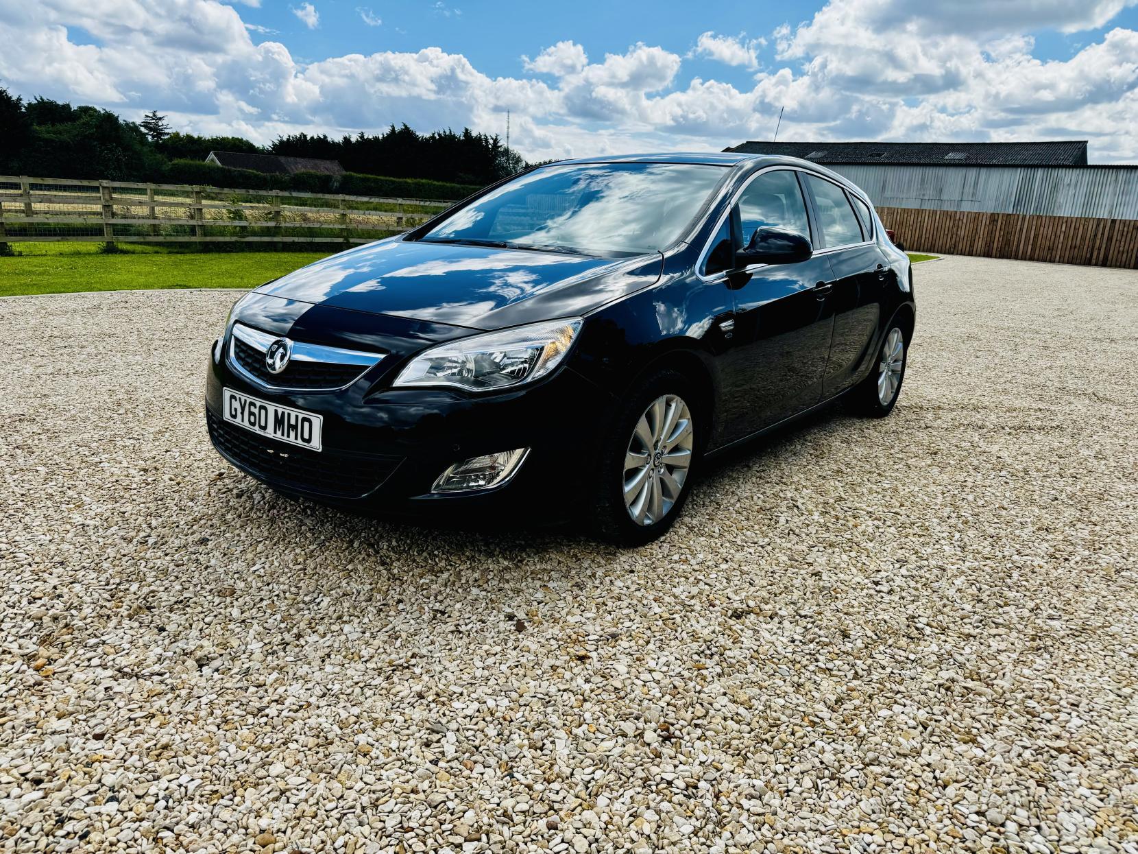 Vauxhall Astra 1.6 16v Elite Hatchback 5dr Petrol Auto Euro 5 (115 ps)