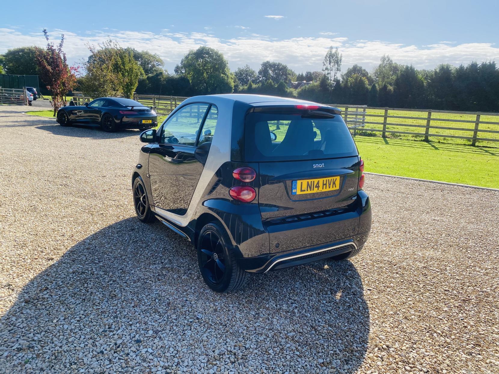 Smart fortwo 1.0 MHD Grandstyle Coupe 2dr Petrol SoftTouch Euro 5 (s/s) (71 bhp)